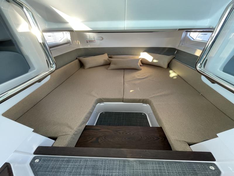 Book yachts online - motorboat - Axopar 37 XC Cross Cabin - KOSI - rent