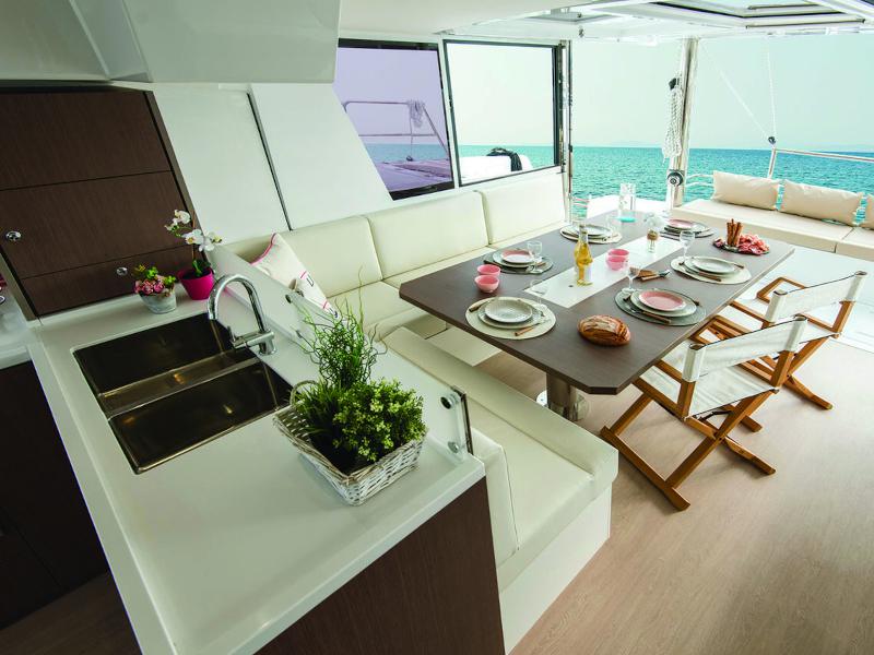 Book yachts online - catamaran - Bali 4.8 - Ediba Taurus - rent
