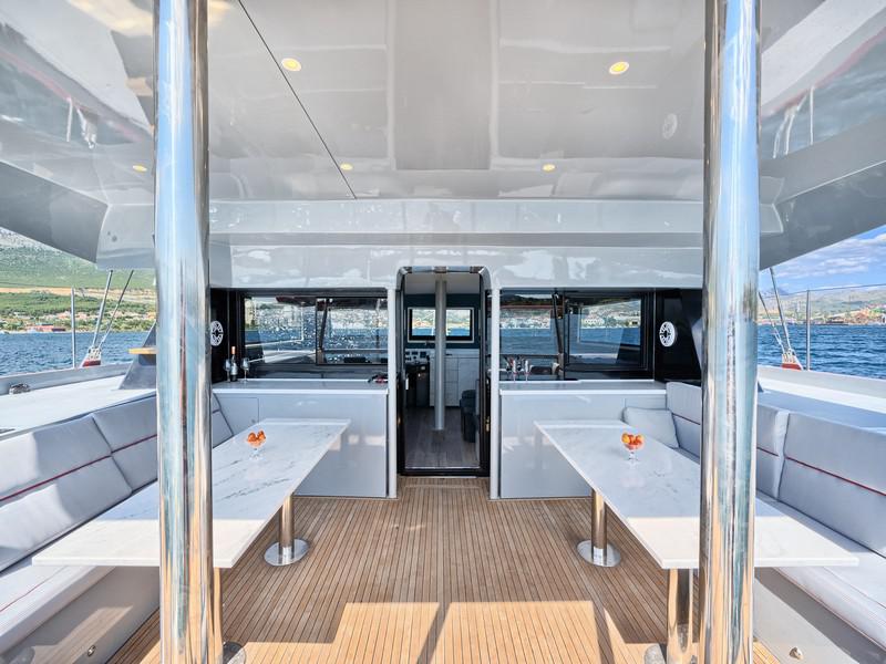 Book yachts online - catamaran - Luna 49 - BLUE - rent
