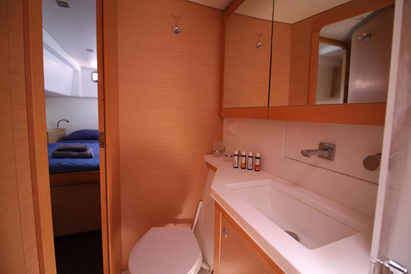 Book yachts online - catamaran - Lagoon 450 - Baccarat - (A/C - Generator - Refit 2021) - rent