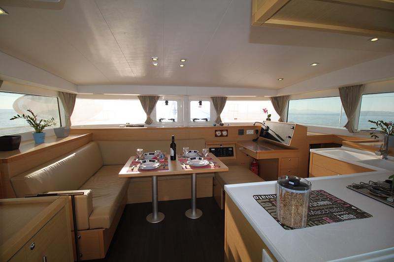 Book yachts online - catamaran - Lagoon 400 S2 - Sailing Blue 4 - Refit 2021 - rent