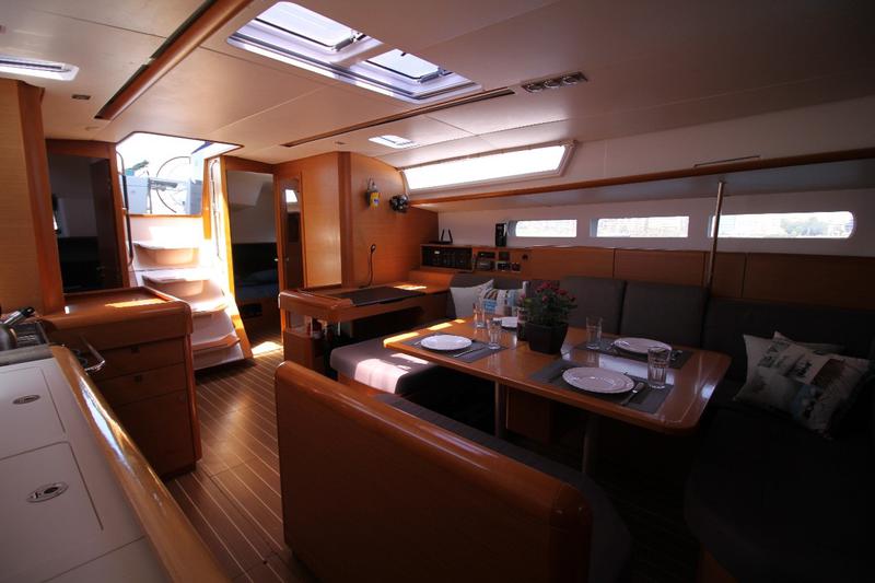 Book yachts online - sailboat - Sun Odyssey 509 - Jester - (A/C - Generator - Refit 2021) - rent