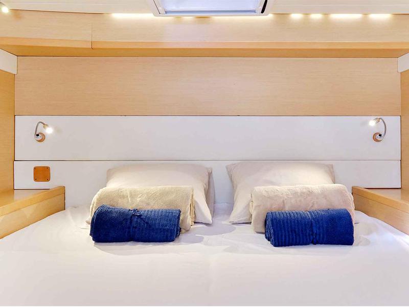 Book yachts online - catamaran - Lagoon 52 - 6 Cabin - Royal Flush (A/C - Generator - Refit 2022) - rent