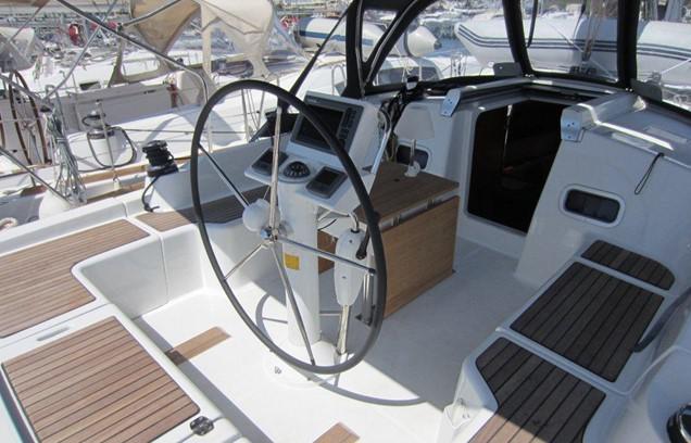 Book yachts online - sailboat - Oceanis 37 - Genie - Refit 2021 - rent