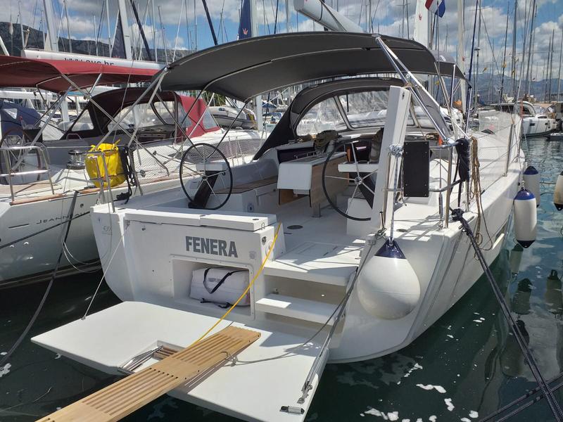 Book yachts online - sailboat - Dufour 430 Grand Large - Fenera - rent