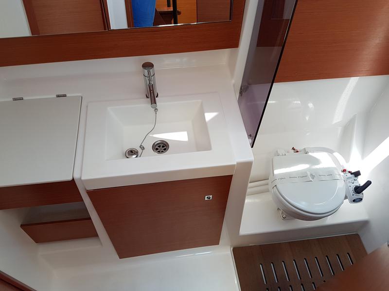 Book yachts online - sailboat - Dufour 512 Grand Large - HERA X - rent