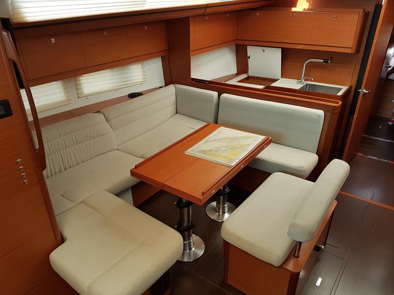 Book yachts online - sailboat - Dufour 512 Grand Large - HERA X - rent