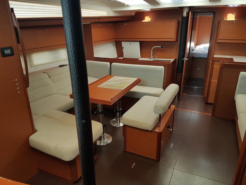 Book yachts online - sailboat - Dufour 512 Grand Large - HERA X - rent