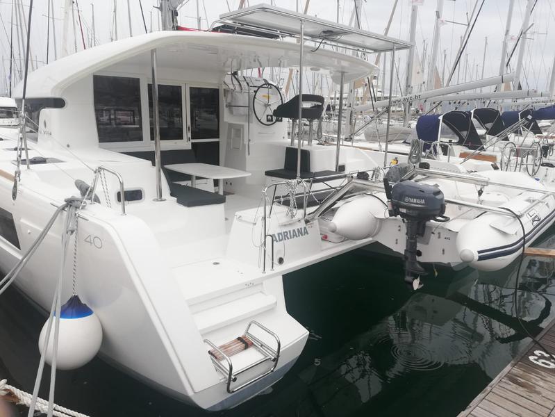 Book yachts online - catamaran - Lagoon 40 - Adriana - rent