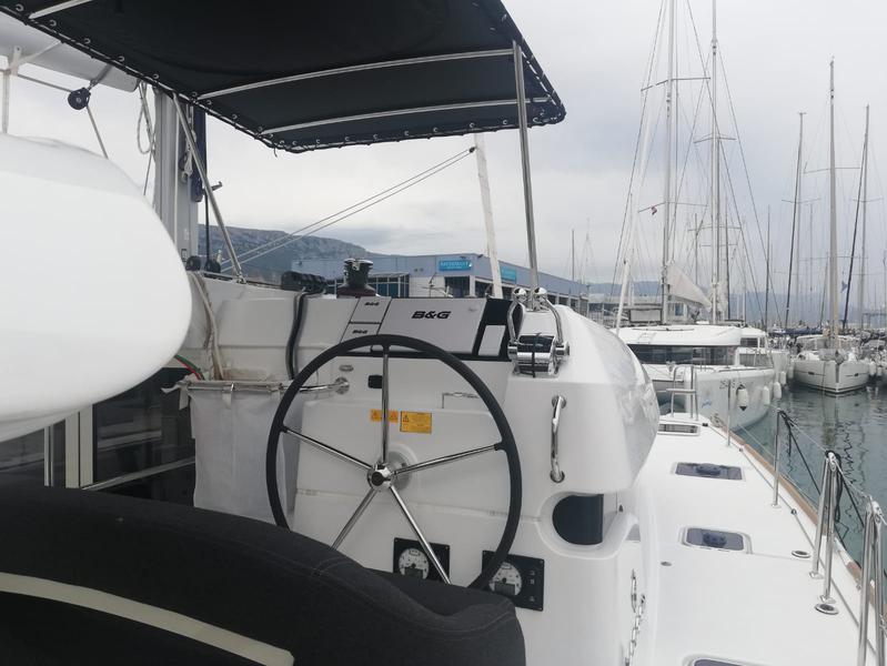 Book yachts online - catamaran - Lagoon 40 - Adriana - rent