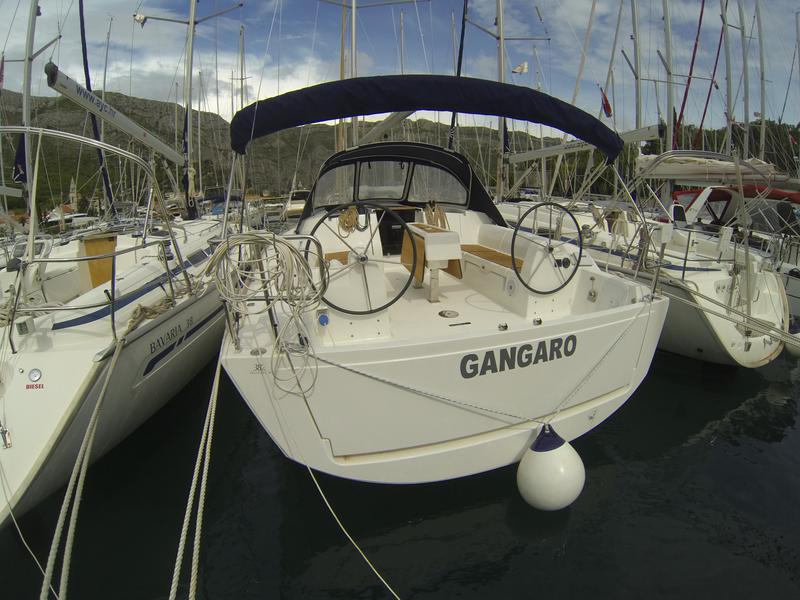 Book yachts online - sailboat - Dufour 382 Grand Large - Gangaro - rent