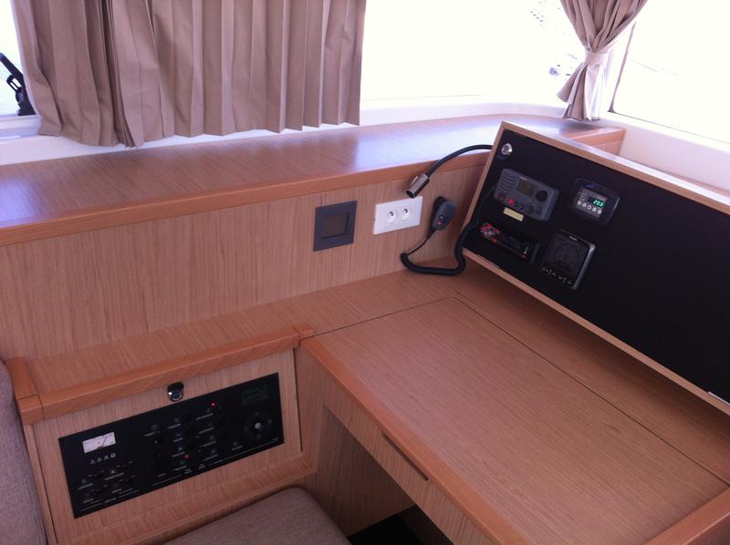 Book yachts online - catamaran - Lagoon 400 S2 - Evelina - rent