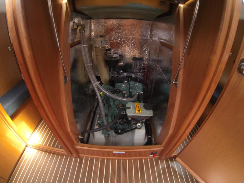 Book yachts online - sailboat - Bavaria Cruiser 37 - Dora - rent