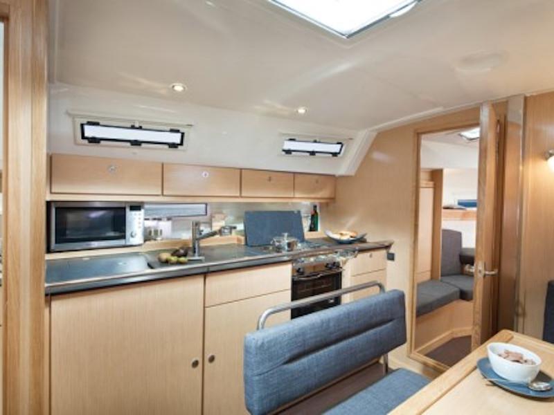 Book yachts online - sailboat - Bavaria 40 - Honey S - rent