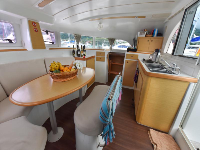 Book yachts online - catamaran - Lagoon 380 - Magikal - rent