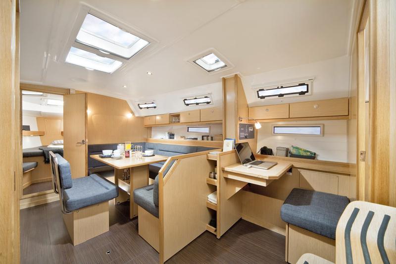 Book yachts online - sailboat - Bavaria 40 BT '13 - Nia-Nya - rent