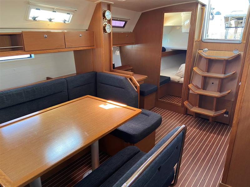 Book yachts online - sailboat - Bavaria 40 BT '13 - Morana - rent