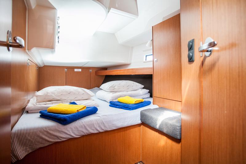 Book yachts online - sailboat - Bavaria Cruiser 46 - Easy Point - rent