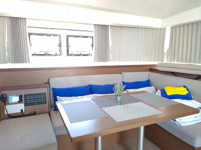 Book yachts online - catamaran - Lagoon 40 - SAILING POINT - rent