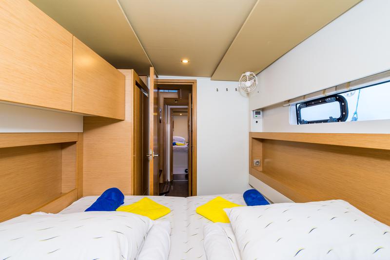 Book yachts online - catamaran - Nautitech Open 40 - BLUE POINT - rent