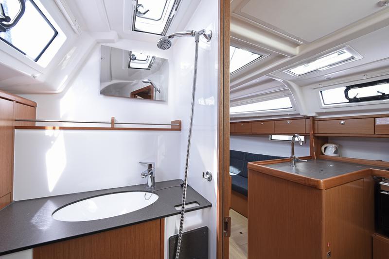 Book yachts online - sailboat - Bavaria Cruiser 37 - Nancy - rent