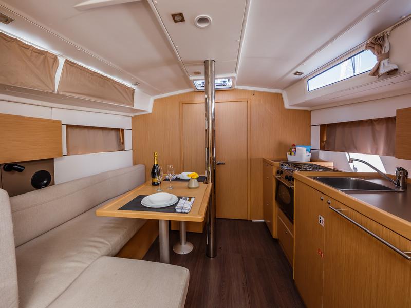 Book yachts online - sailboat - Oceanis 38.1 - Pleasure - rent