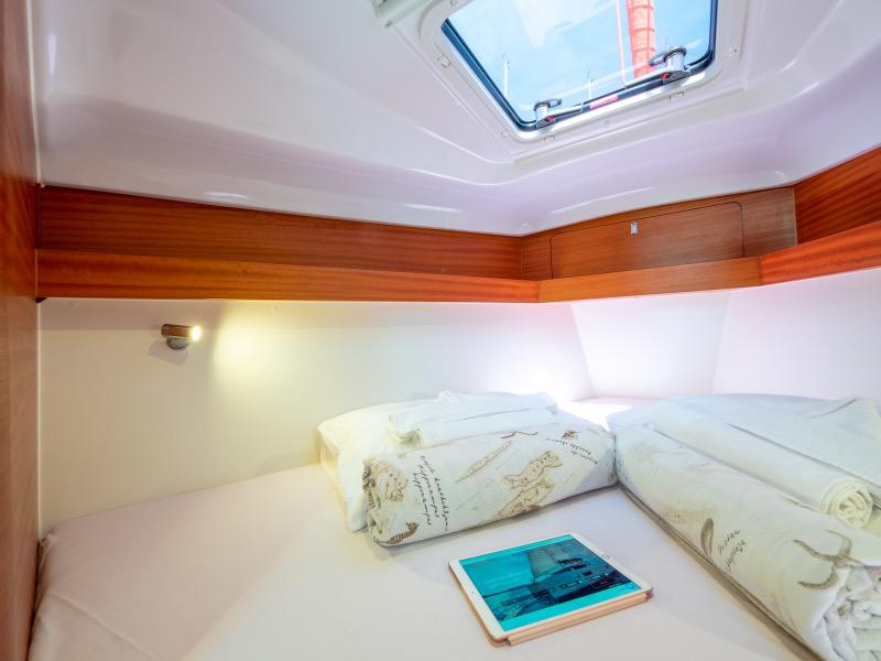 Book yachts online - sailboat - Elan 40.1 Impression - FUNKY  - rent