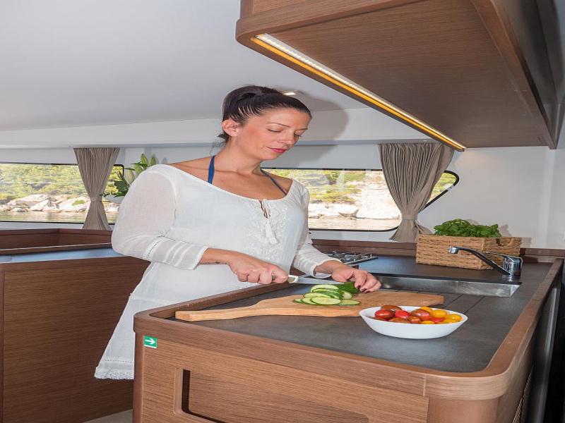 Book yachts online - catamaran - Lagoon 42 - SEA VOYAGER  - rent