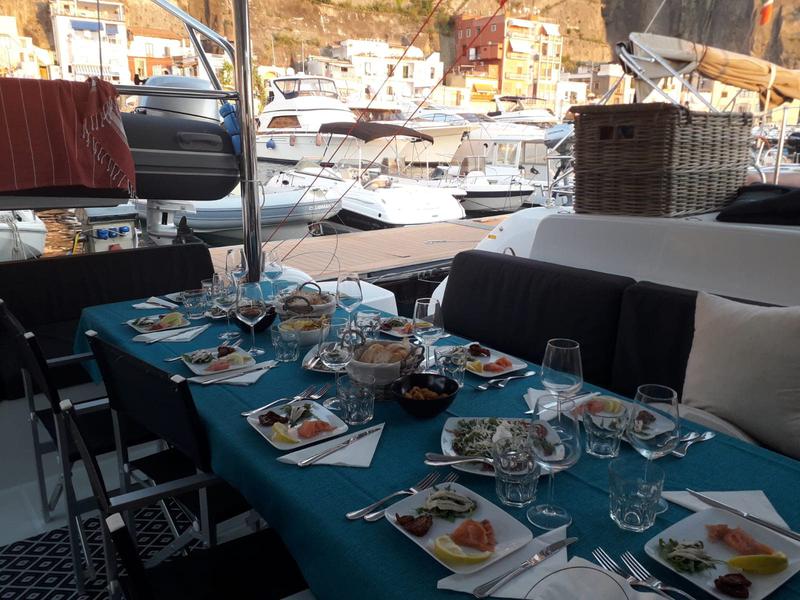 Book yachts online - catamaran - Lagoon 50 - OHANA - rent