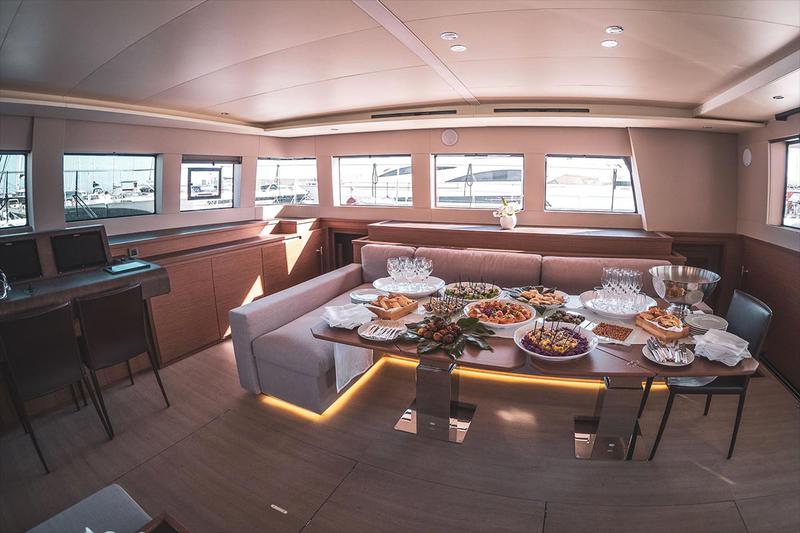 Book yachts online - powercatamaran - Lagoon Power 630 - DRAGO - rent
