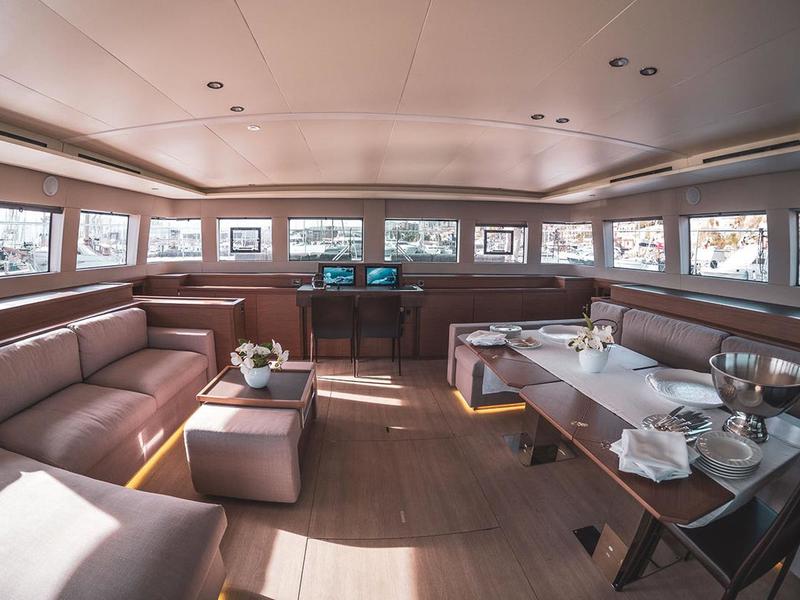 Book yachts online - powercatamaran - Lagoon Power 630 - DRAGO - rent