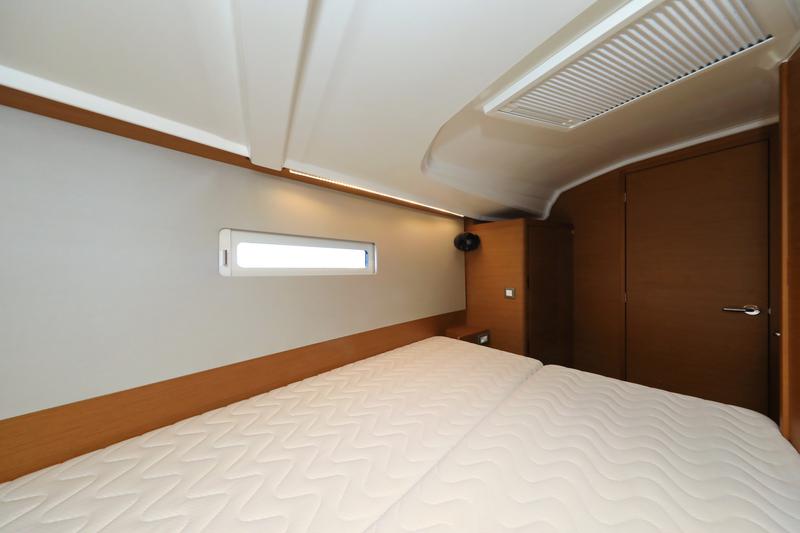 Book yachts online - sailboat - Sun Odyssey 410 - Vague - rent