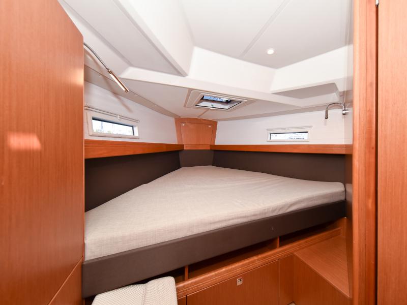Book yachts online - sailboat - Bavaria Cruiser 41 - NIXIE - rent