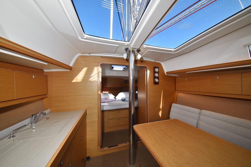 Book yachts online - sailboat - Dufour 382 - Sunset - rent