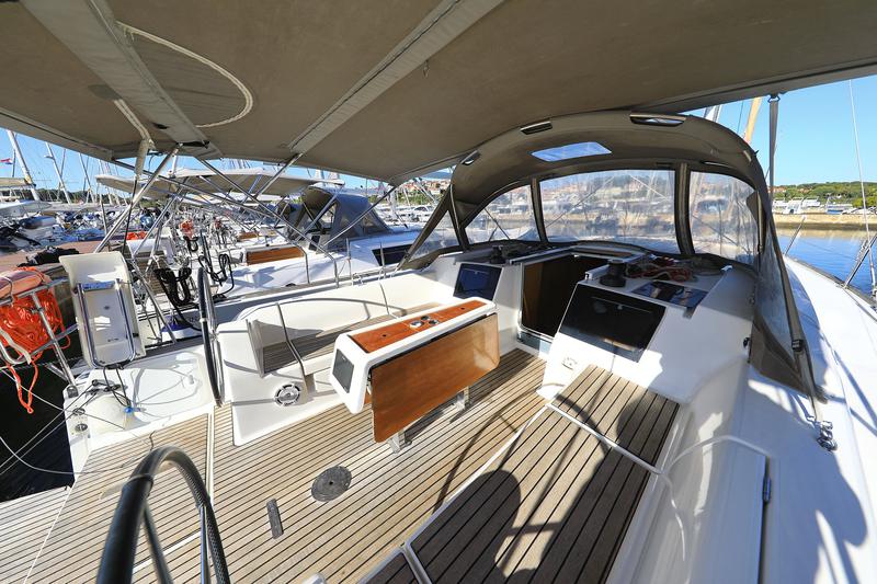 Book yachts online - sailboat - Dufour 382 - Sunset - rent