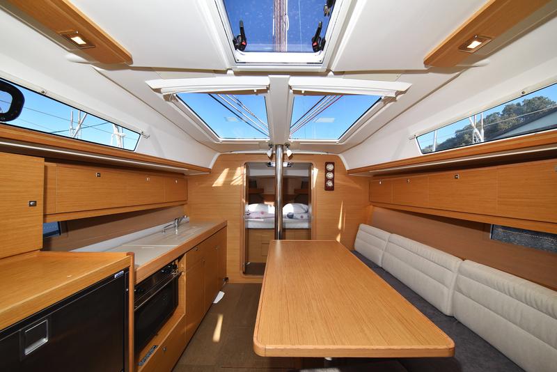 Book yachts online - sailboat - Dufour 382 - Sunset - rent