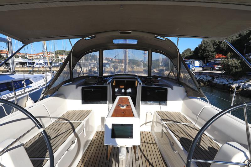 Book yachts online - sailboat - Dufour 382 - Sunset - rent