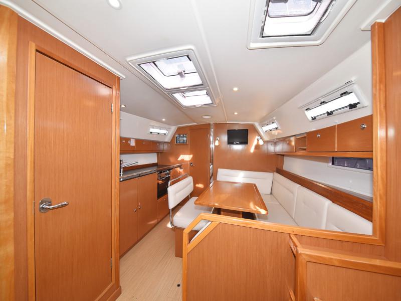 Book yachts online - sailboat - Bavaria Cruiser 40 - PIA M - rent