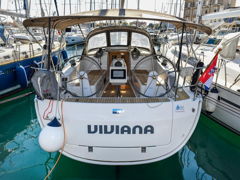 Book yachts online - sailboat - Bavaria 37 - Viviana - rent