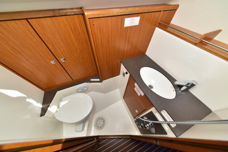 Book yachts online - sailboat - Bavaria 37 - Viviana - rent