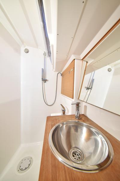 Book yachts online - sailboat - Dufour 412 - Eurus - rent