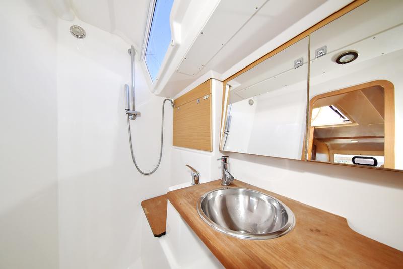 Book yachts online - sailboat - Dufour 412 - Eurus - rent