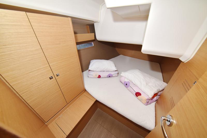 Book yachts online - sailboat - Dufour 412 - Eurus - rent