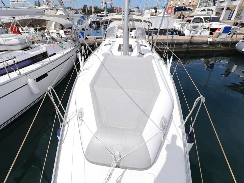 Book yachts online - sailboat - Bavaria 36 Cruiser - Petra M - rent