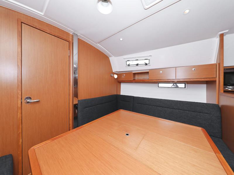 Book yachts online - sailboat - Bavaria 36 Cruiser - Petra M - rent