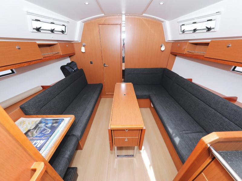 Book yachts online - sailboat - Bavaria 36 Cruiser - Petra M - rent