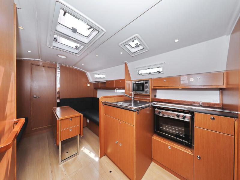 Book yachts online - sailboat - Bavaria 36 Cruiser - Petra M - rent