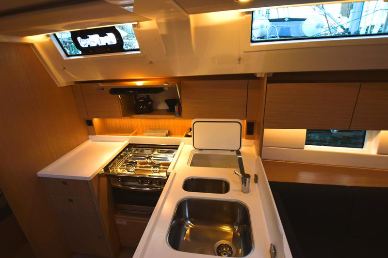 Book yachts online - sailboat - Bavaria C45 Style - Aria - rent