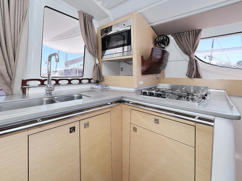 Book yachts online - catamaran - Lipari 41 - LUBI - rent