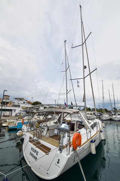 Book yachts online - sailboat - Oceanis 41 - Hope  - rent